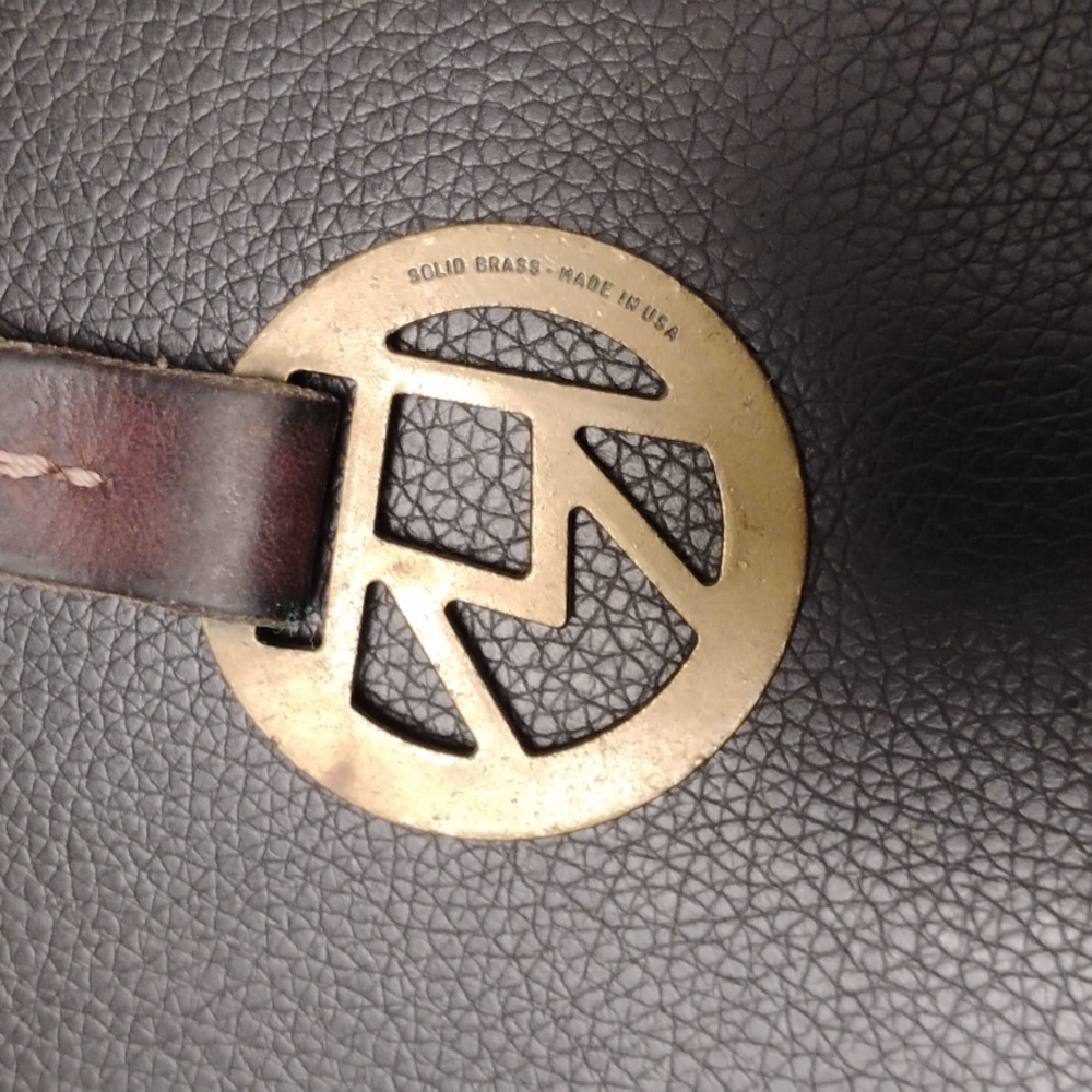 VINTAGE THE MARLBORO SOLID BRASS AND LEATHER KEY CHARM NRMINT CONDITION - Picture 5 of 5